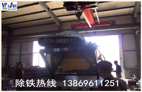 2.遠力磁電專業(yè)生產(chǎn)各種設(shè)備 干式磁選機,濕式磁選機,赤鐵礦磁選機,褐鐵礦磁選機,鏡鐵礦磁選機,錳礦磁選機等.擁有精良的加工設(shè)備,雄厚的科研力量,先進的工藝編排和現(xiàn)代化的管理,是磁選機設(shè)備定點生產(chǎn)企業(yè).我們?yōu)榭蛻籼峁﹥?yōu)質(zhì)的售前技術(shù)服務,認真介紹各種設(shè)備的技術(shù)特點.要求及用途,為客戶提供詳盡的設(shè)備配置和合理的報價,在保證質(zhì)量的前提下盡量降低客戶的投資成本.我廠有各類小型磁選機試驗設(shè)備,可為用戶免費做選礦試驗.